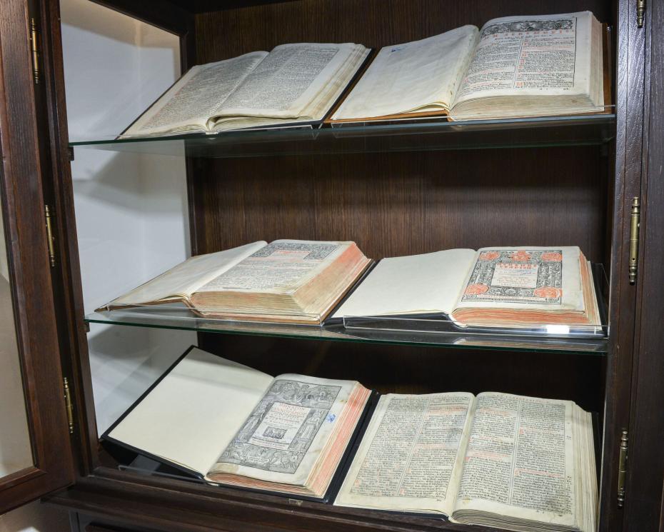 Carte veche în muzeul din Turnul Clopotniță